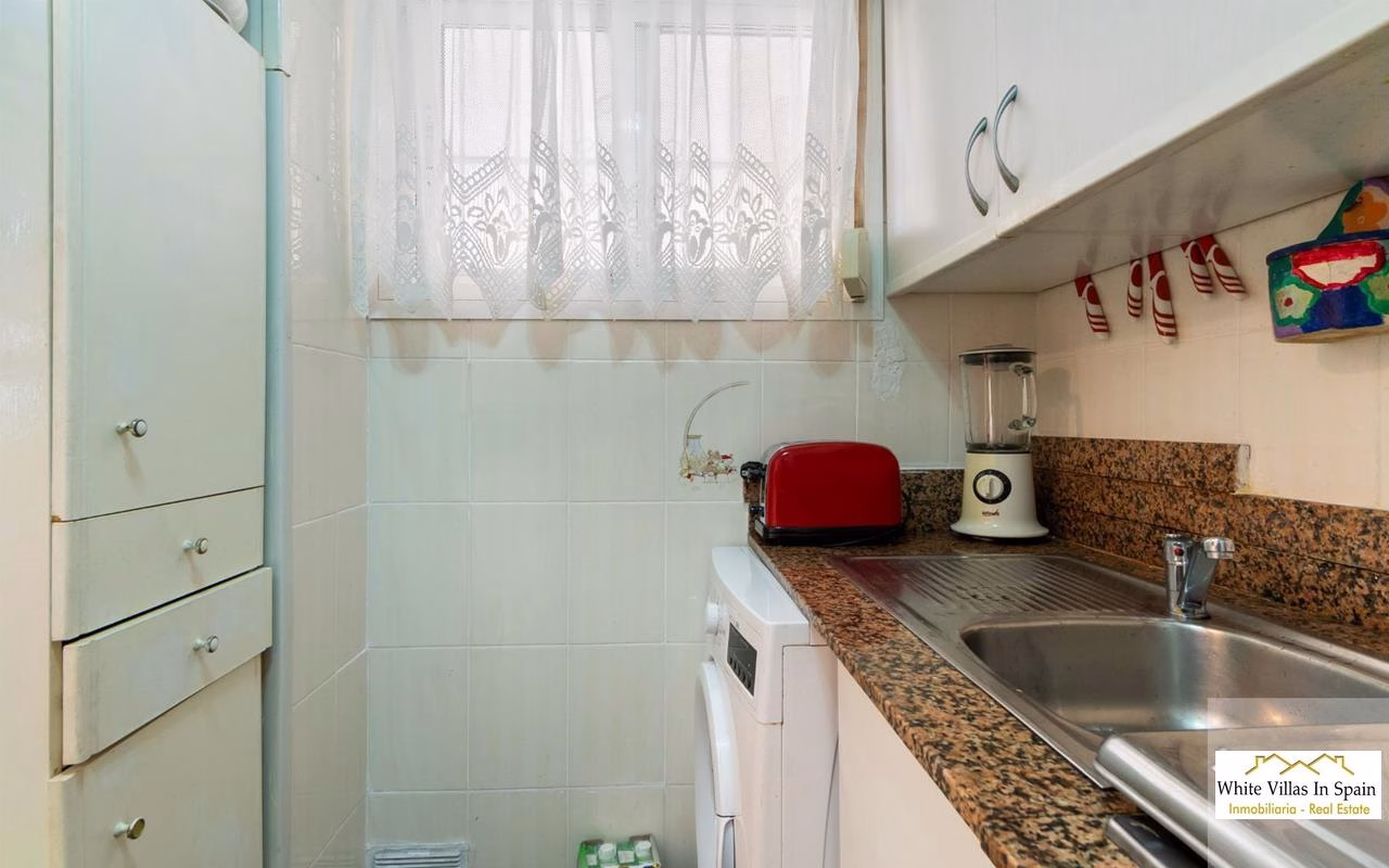 WV2593_2 Bedrooms Apartment on 2nd Floor with comm. Pool, Terrace and Lift Access_ Punta Prima_Torrevieja | White Villas in Spain WhiteVillasInSpain15 20