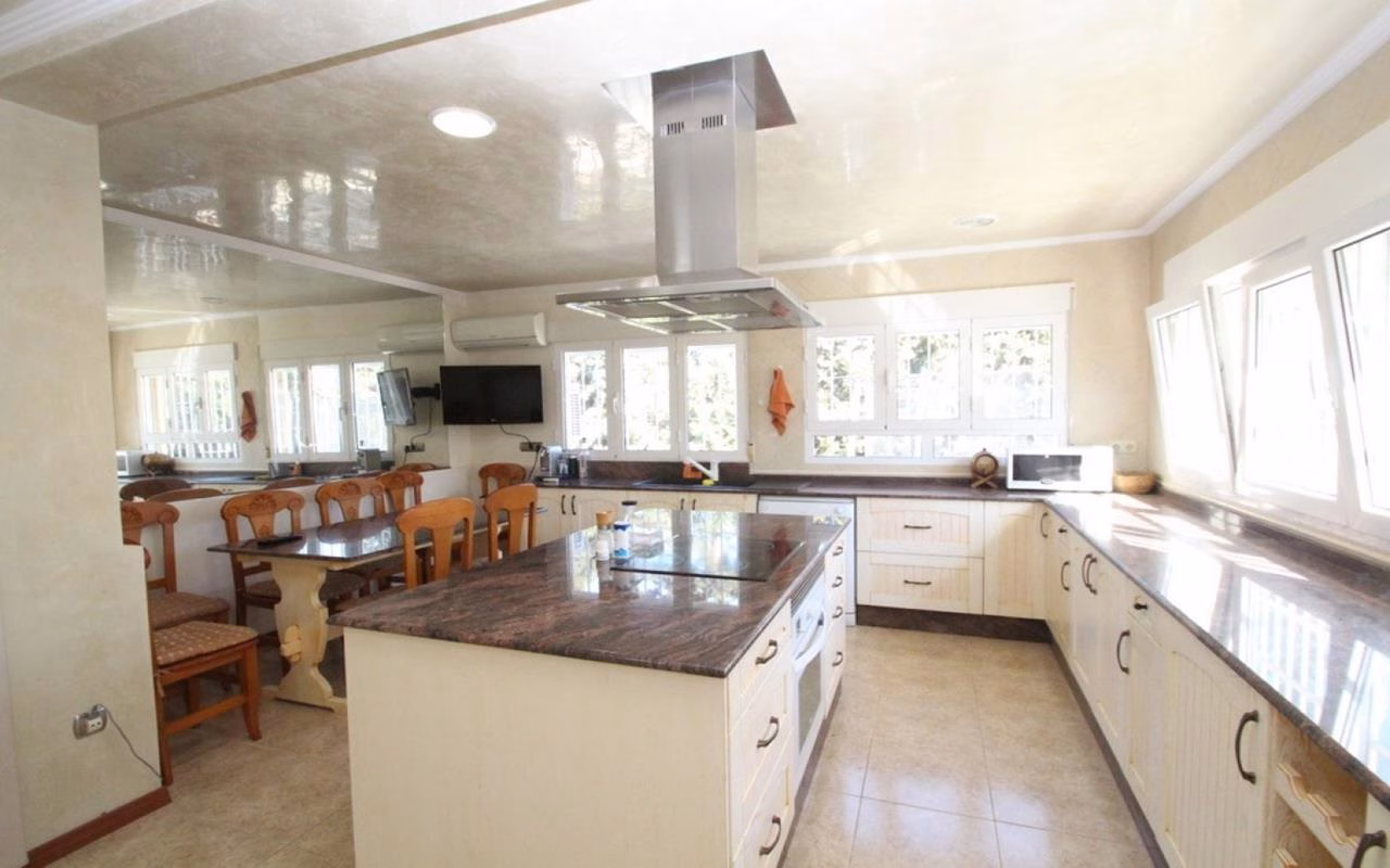 WIH2401_5 Bedrooms Detached Villa with Pool and 2 separate Guest Apartments, 200m to the Beach_CABO ROIG_ORIHUELA COSTA | White Villas in Spain WhiteVillasInSpain15 23