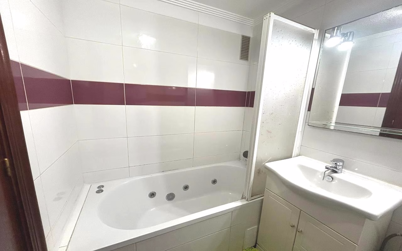 Ref: WTi2120 — TORREVIEJA – 2 Bedrooms Apartment on 3rd Floor with comm. Pool, Terrace and Parking, 170m to the Beach. | White Villas in Spain WhiteVillasInSpain16 19