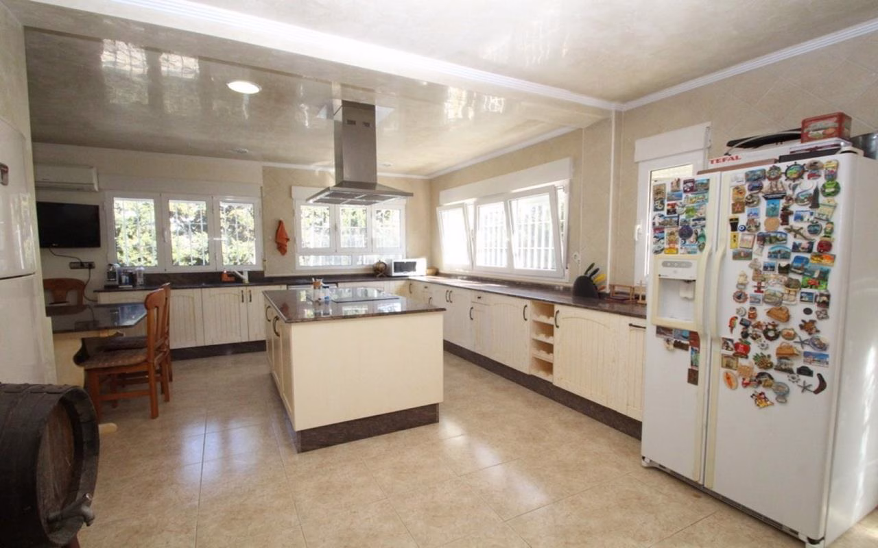 WIH2401_5 Bedrooms Detached Villa with Pool and 2 separate Guest Apartments, 200m to the Beach_CABO ROIG_ORIHUELA COSTA | White Villas in Spain WhiteVillasInSpain17 18