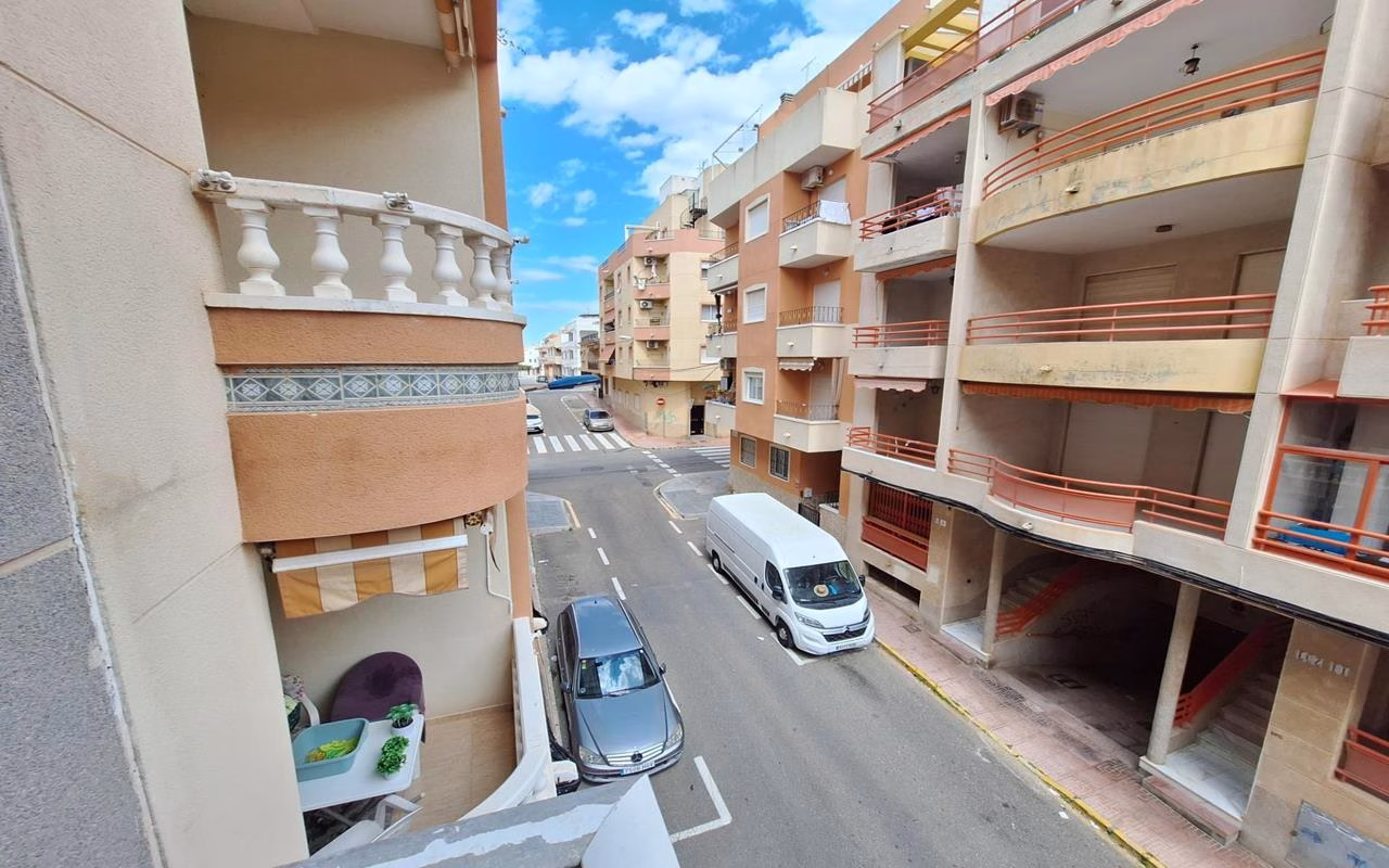 WV2595_2 Bedrooms Apartment on 2nd Floor with Lift Access and Terrace, 150m to the Beach_TORREVIEJA | White Villas in Spain WhiteVillasInSpain17 20