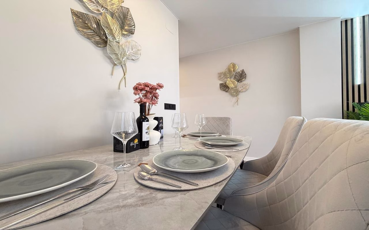 WV2590_2 Bedrooms Completely renovated Apartment on the 1st Floor with Lift and Terrace, 400m to the Beach_TORREVIEJA | White Villas in Spain WhiteVillasInSpain17 6