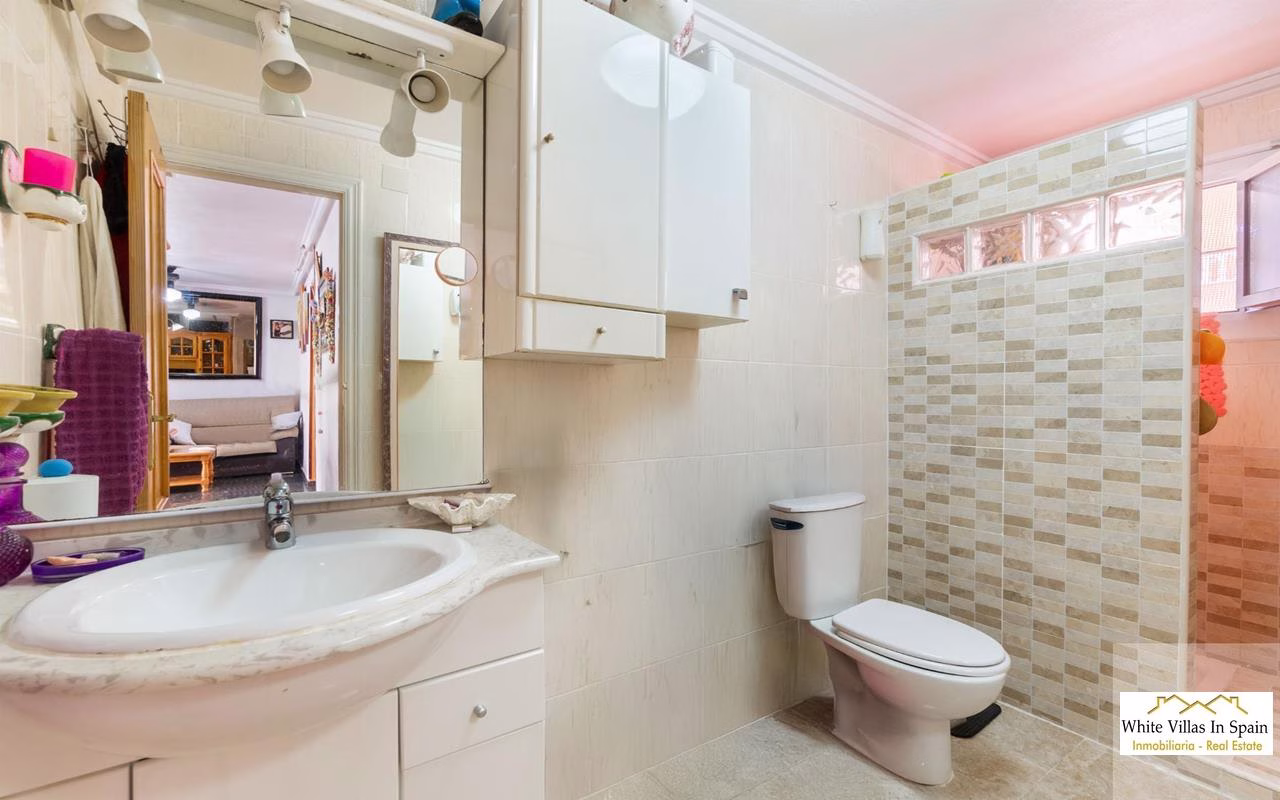 WV2593_2 Bedrooms Apartment on 2nd Floor with comm. Pool, Terrace and Lift Access_ Punta Prima_Torrevieja | White Villas in Spain WhiteVillasInSpain18 15