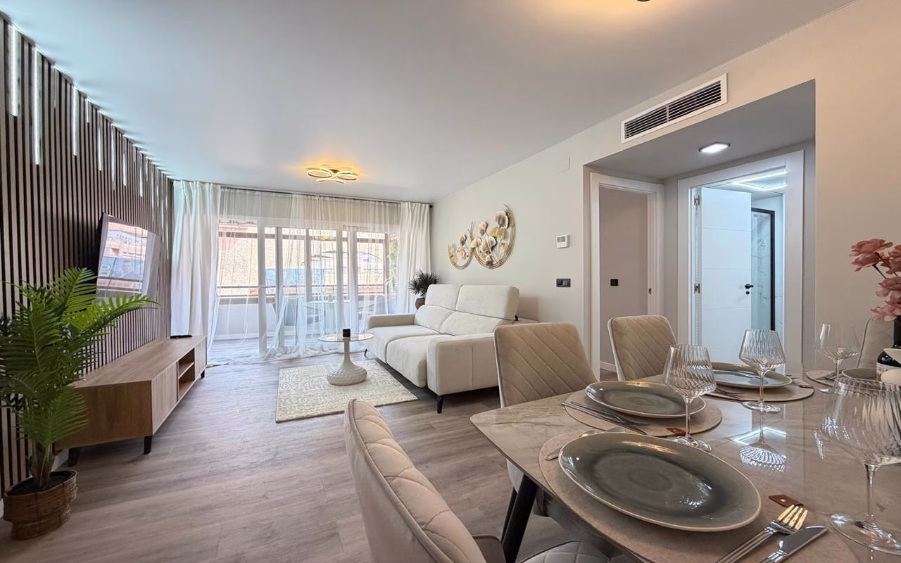 WV2590_2 Bedrooms Completely renovated Apartment on the 1st Floor with Lift and Terrace, 400m to the Beach_TORREVIEJA | White Villas in Spain WhiteVillasInSpain20 6