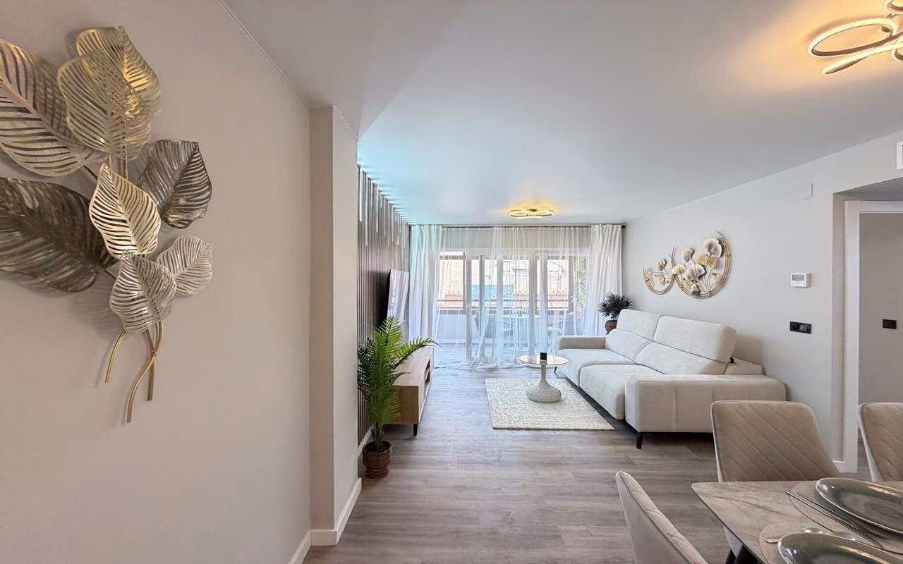 WV2590_2 Bedrooms Completely renovated Apartment on the 1st Floor with Lift and Terrace, 400m to the Beach_TORREVIEJA | White Villas in Spain WhiteVillasInSpain21 6