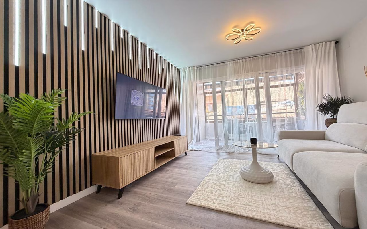 WV2590_2 Bedrooms Completely renovated Apartment on the 1st Floor with Lift and Terrace, 400m to the Beach_TORREVIEJA | White Villas in Spain WhiteVillasInSpain23 5