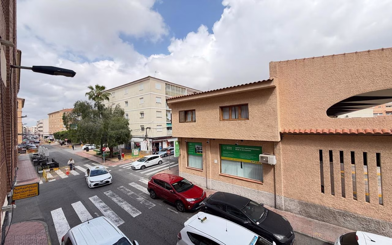 WV2590_2 Bedrooms Completely renovated Apartment on the 1st Floor with Lift and Terrace, 400m to the Beach_TORREVIEJA | White Villas in Spain WhiteVillasInSpain27 3