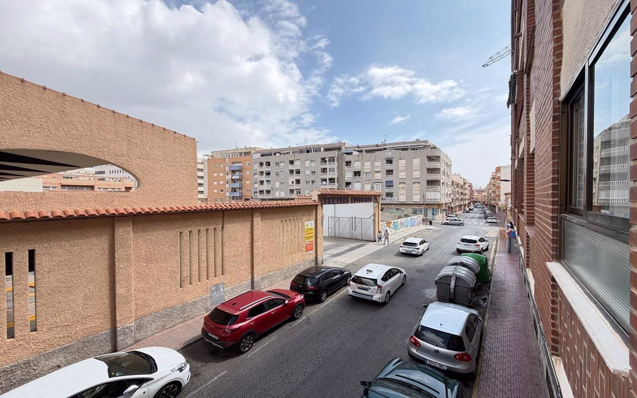 WV2590_2 Bedrooms Completely renovated Apartment on the 1st Floor with Lift and Terrace, 400m to the Beach_TORREVIEJA | White Villas in Spain WhiteVillasInSpain29 3