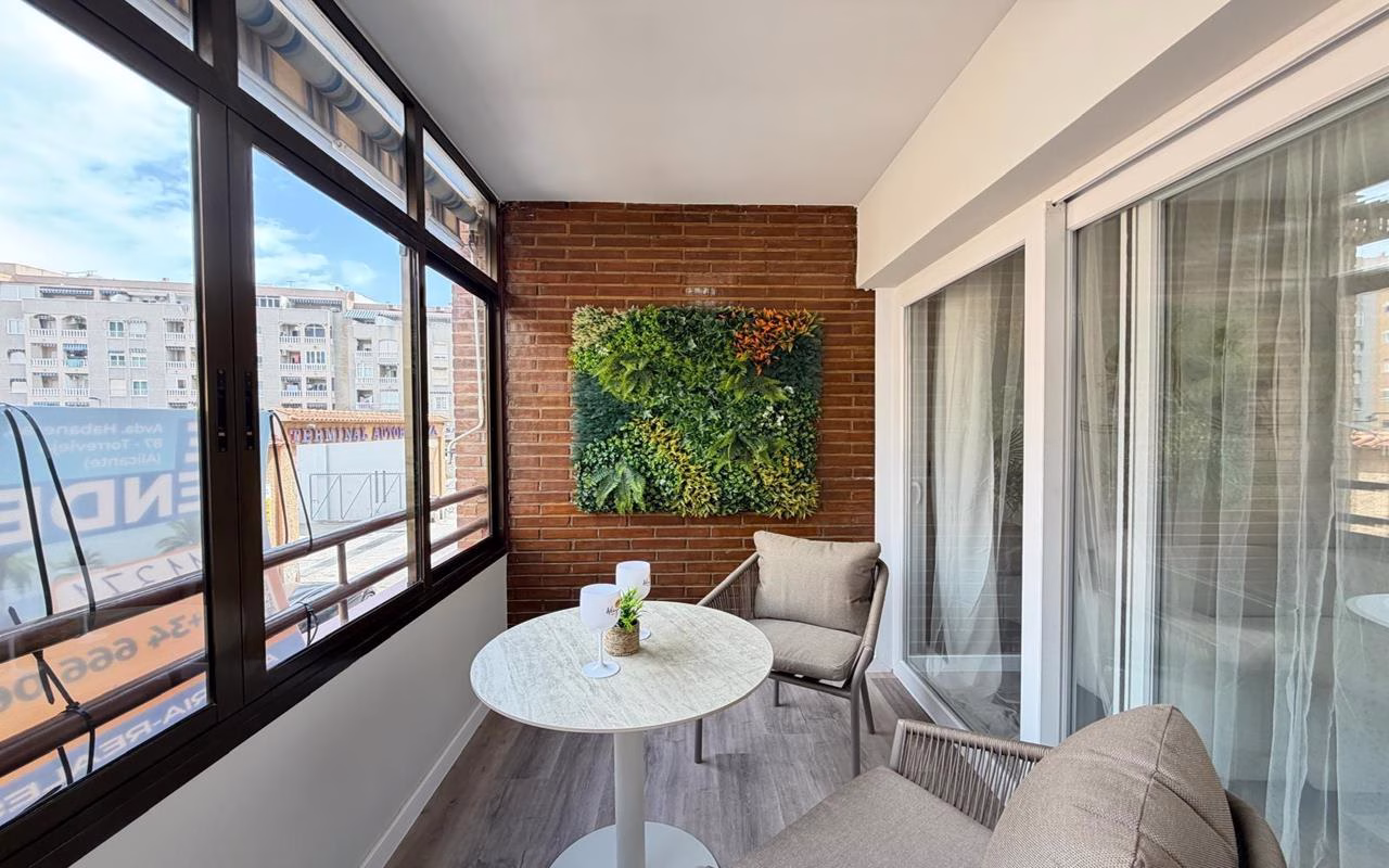 WV2590_2 Bedrooms Completely renovated Apartment on the 1st Floor with Lift and Terrace, 400m to the Beach_TORREVIEJA | White Villas in Spain WhiteVillasInSpain31 3