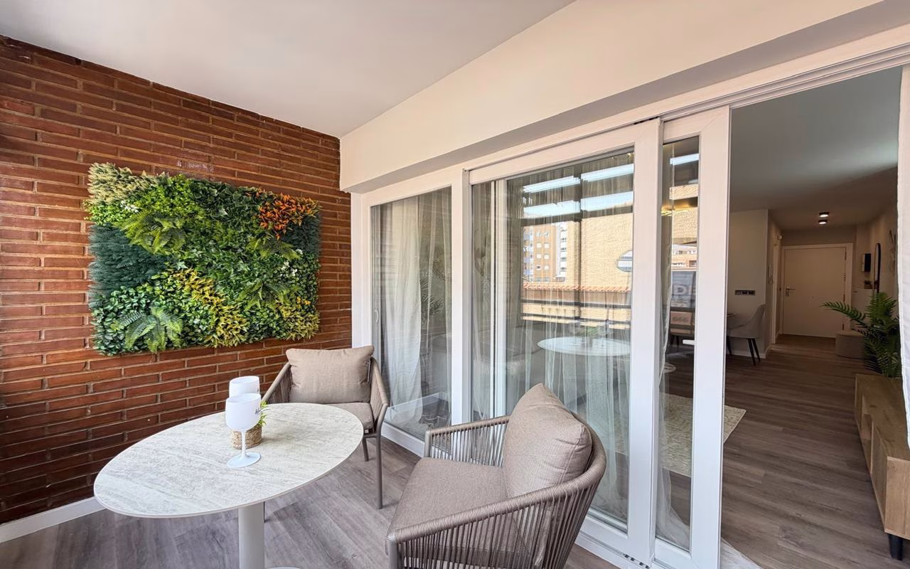 WV2590_2 Bedrooms Completely renovated Apartment on the 1st Floor with Lift and Terrace, 400m to the Beach_TORREVIEJA | White Villas in Spain WhiteVillasInSpain32 3