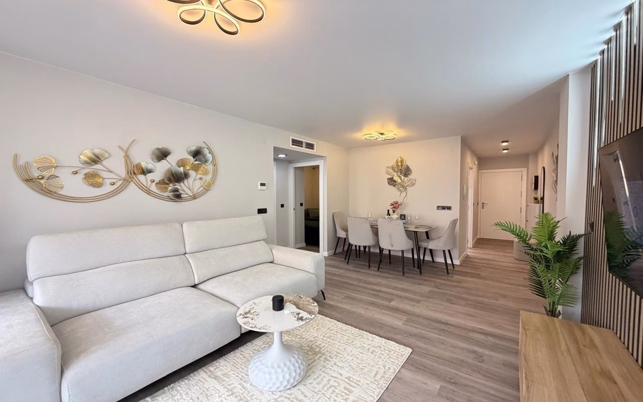 WV2590_2 Bedrooms Completely renovated Apartment on the 1st Floor with Lift and Terrace, 400m to the Beach_TORREVIEJA | White Villas in Spain WhiteVillasInSpain33 3