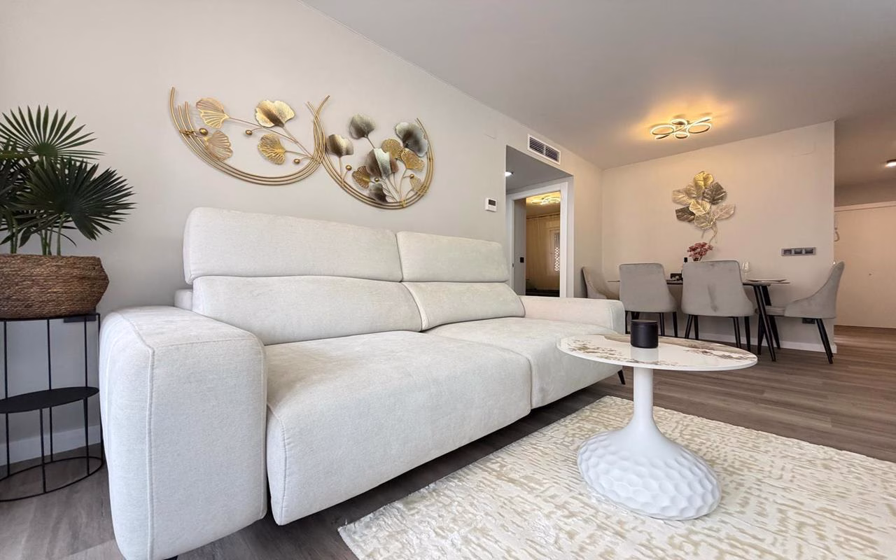 WV2590_2 Bedrooms Completely renovated Apartment on the 1st Floor with Lift and Terrace, 400m to the Beach_TORREVIEJA | White Villas in Spain WhiteVillasInSpain34 3