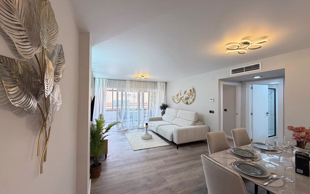 WV2590_2 Bedrooms Completely renovated Apartment on the 1st Floor with Lift and Terrace, 400m to the Beach_TORREVIEJA | White Villas in Spain WhiteVillasInSpain35 3
