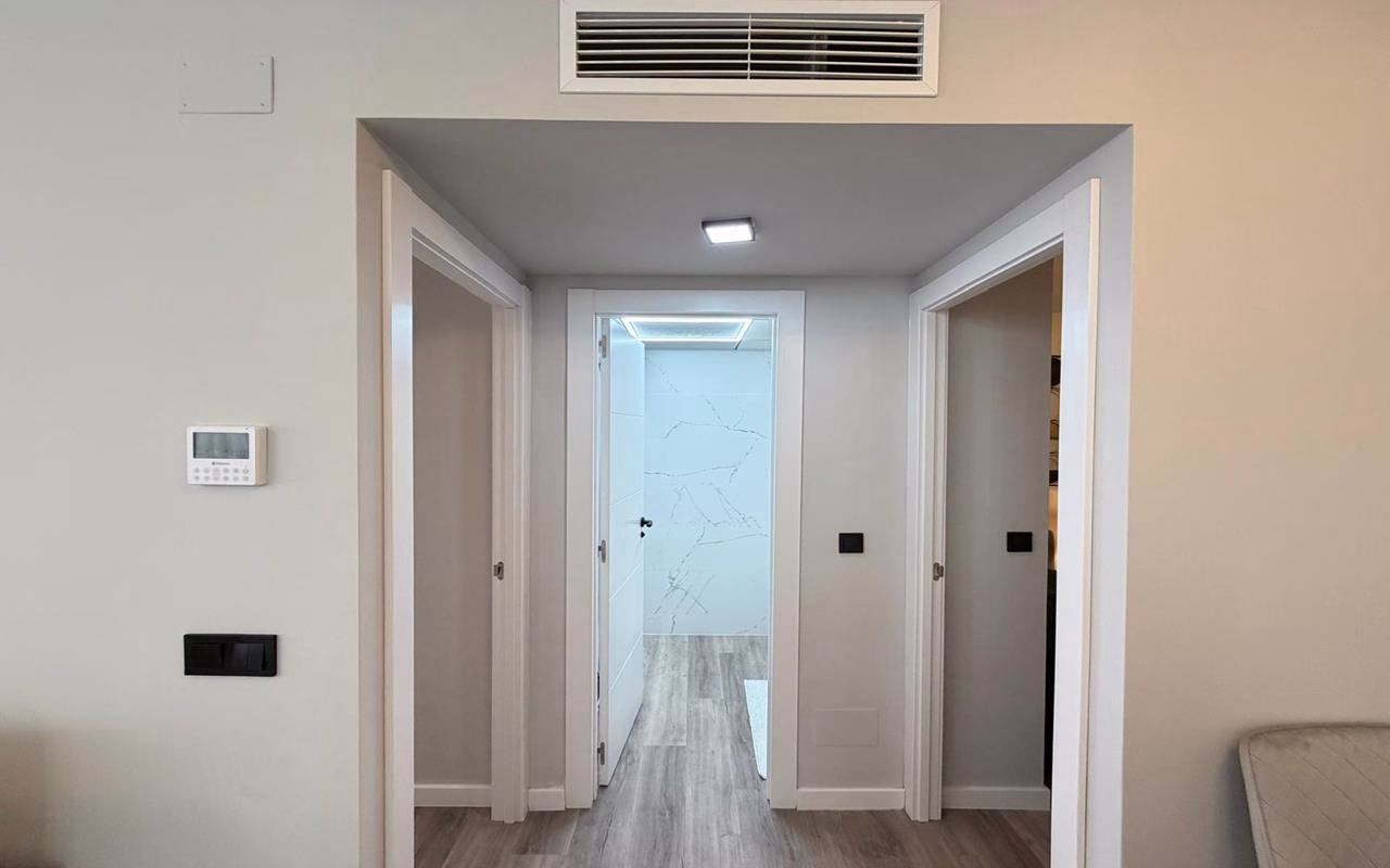 WV2590_2 Bedrooms Completely renovated Apartment on the 1st Floor with Lift and Terrace, 400m to the Beach_TORREVIEJA | White Villas in Spain WhiteVillasInSpain36 3