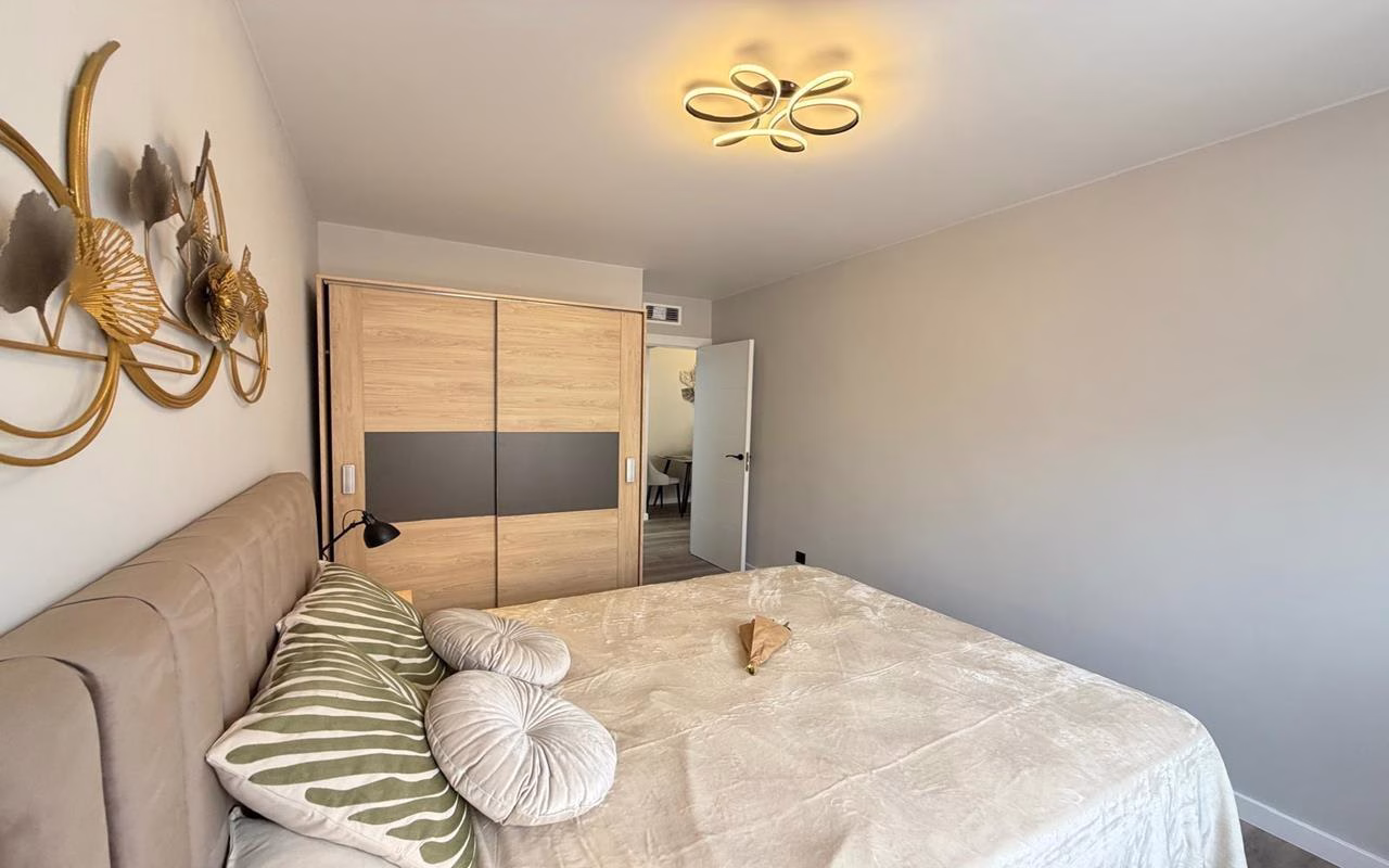 WV2590_2 Bedrooms Completely renovated Apartment on the 1st Floor with Lift and Terrace, 400m to the Beach_TORREVIEJA | White Villas in Spain WhiteVillasInSpain41 3