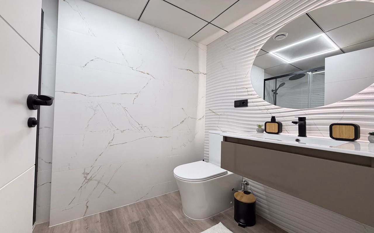 WV2590_2 Bedrooms Completely renovated Apartment on the 1st Floor with Lift and Terrace, 400m to the Beach_TORREVIEJA | White Villas in Spain WhiteVillasInSpain44 3