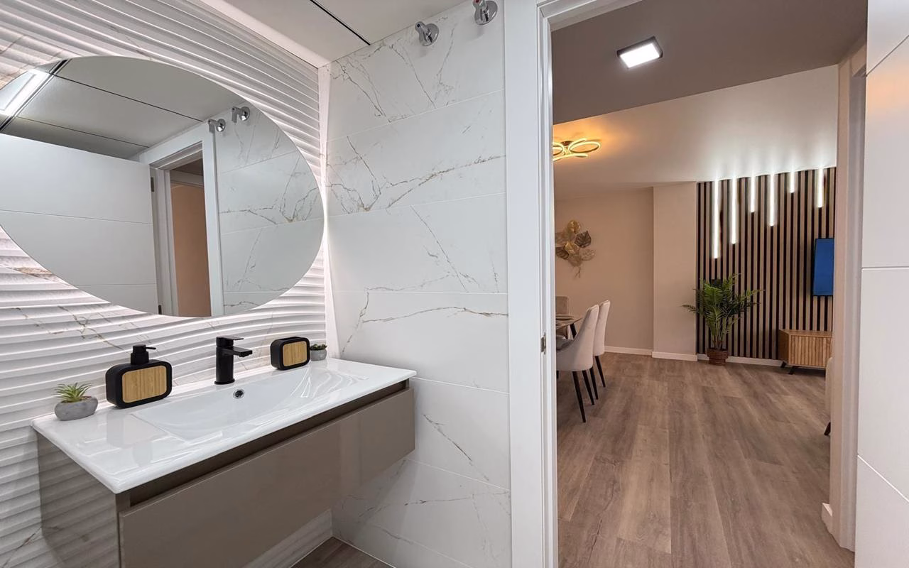 WV2590_2 Bedrooms Completely renovated Apartment on the 1st Floor with Lift and Terrace, 400m to the Beach_TORREVIEJA | White Villas in Spain WhiteVillasInSpain45 3