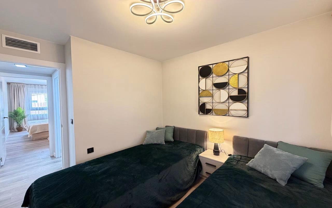 WV2590_2 Bedrooms Completely renovated Apartment on the 1st Floor with Lift and Terrace, 400m to the Beach_TORREVIEJA | White Villas in Spain WhiteVillasInSpain46 3