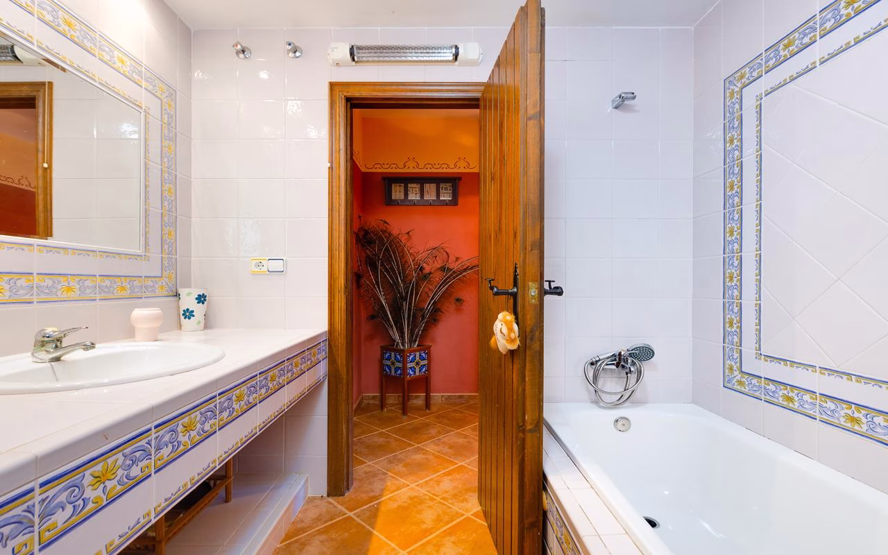 WS5415_5 Bedrooms Detached Villa with Pool, Garage, BBQ/Kitchen and Separate Guest Accommodation_SAN MIGUEL DE SALINAS | White Villas in Spain WhiteVillasInSpain55 3
