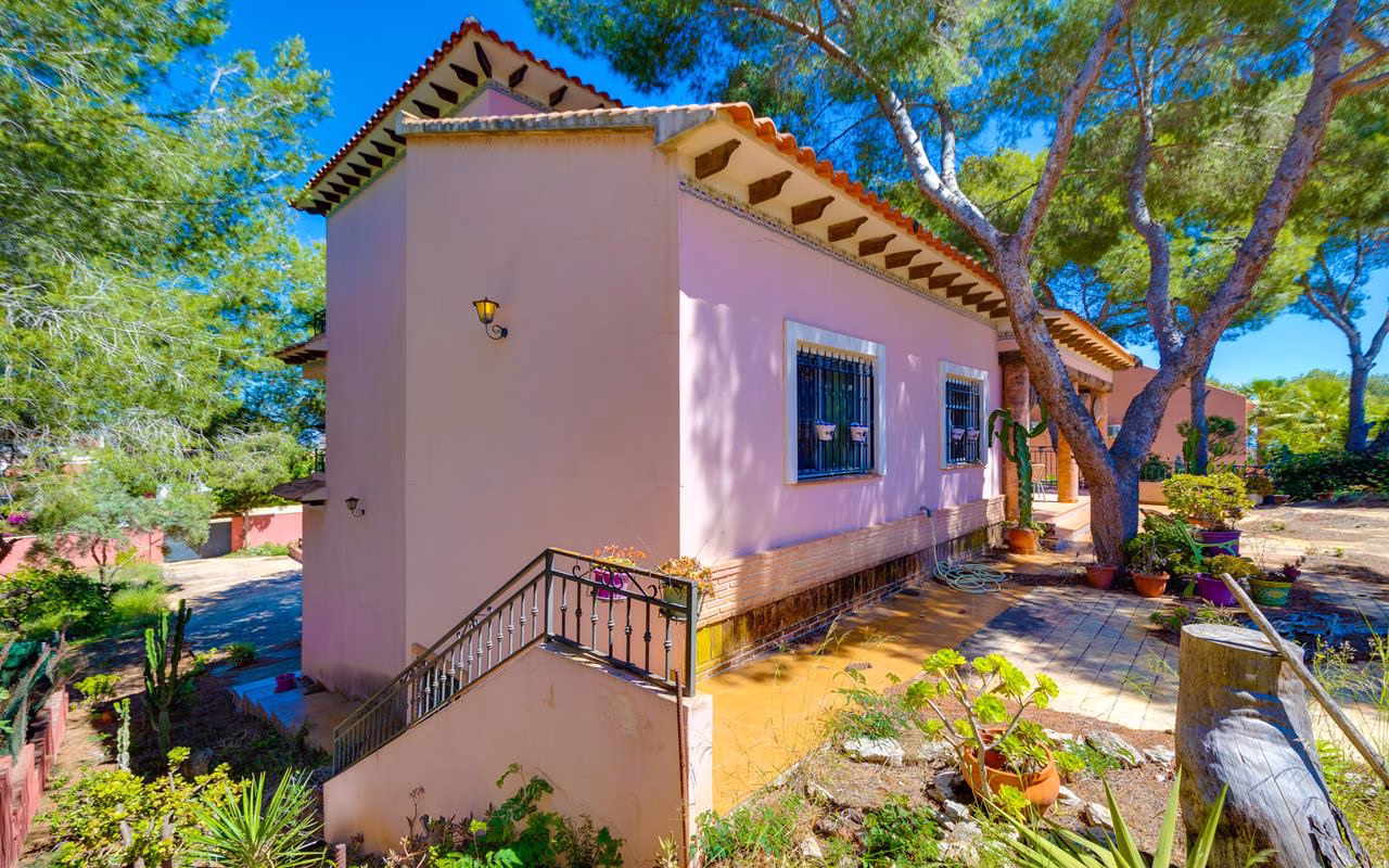WS5415_5 Bedrooms Detached Villa with Pool, Garage, BBQ/Kitchen and Separate Guest Accommodation_SAN MIGUEL DE SALINAS | White Villas in Spain WhiteVillasInSpain74