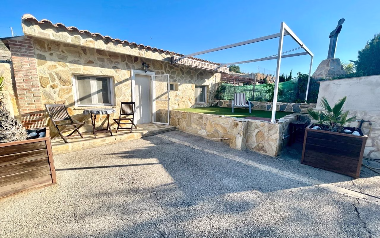 WSL1532_3 Bedrooms Exclusive Country Villa with Private Pool, Jacuzzi, BBQ & 2 Guest Houses_CREVILLENTE | White Villas in Spain Guest House 2 01