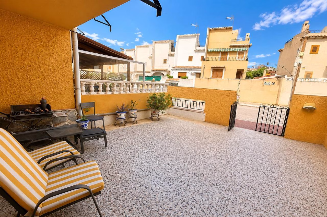 WTi3218_3 Bedrooms Reformed Town-House with Front Terrace and Courtyard_LOS BALCONES_TORREVIEJA | White Villas in Spain WhiteVillasInSpain04 18