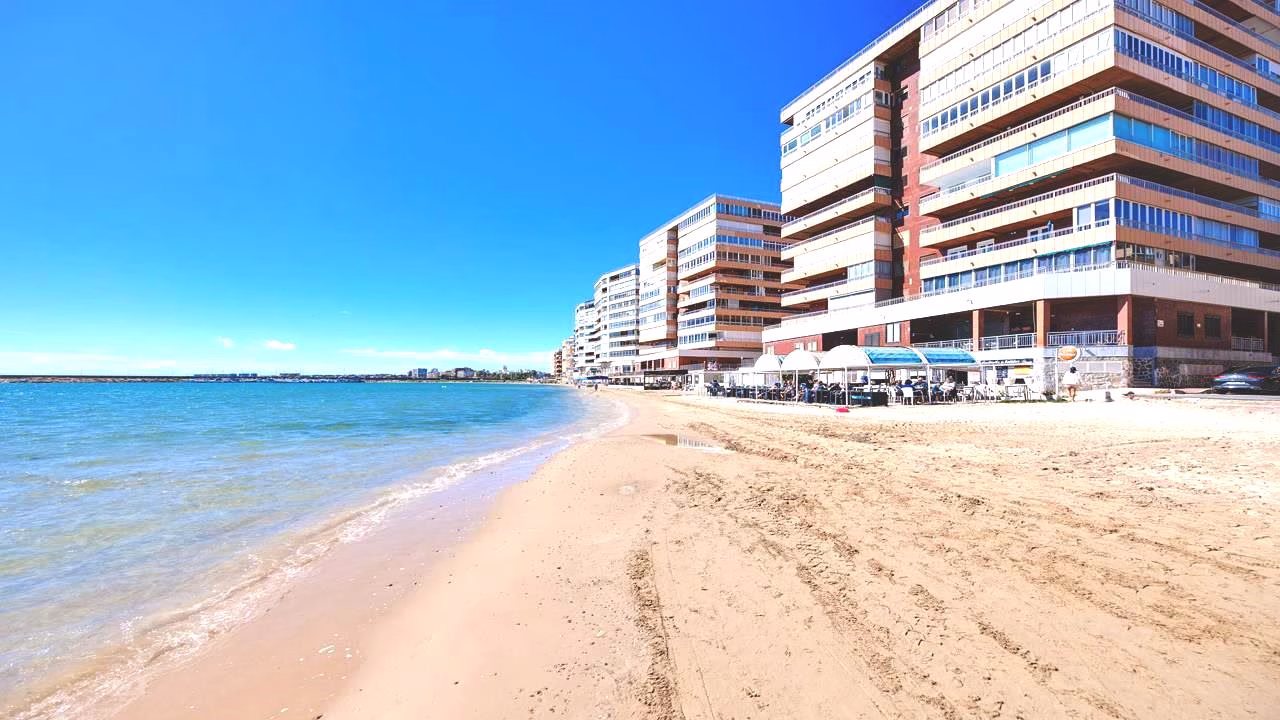 WIH2994_3 Bedrooms Renovated Apartment on 3rd Floor with Lift Access and Sea views Terrace, 100m to the Beach_TORREVIEJA | White Villas in Spain WhiteVillasInSpain04 3