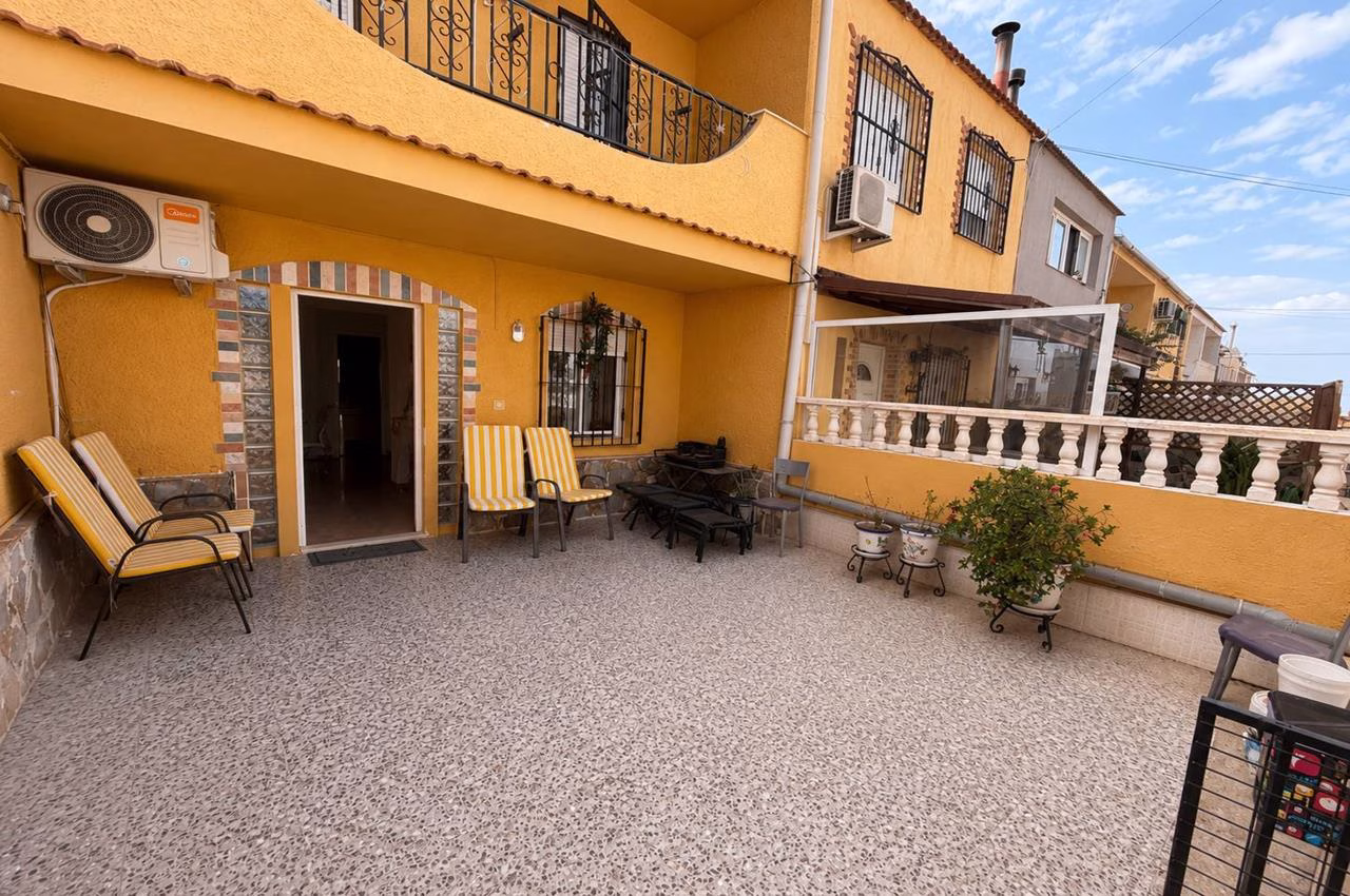 WTi3218_3 Bedrooms Reformed Town-House with Front Terrace and Courtyard_LOS BALCONES_TORREVIEJA | White Villas in Spain WhiteVillasInSpain05 18