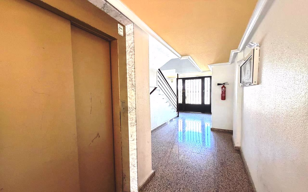 WV2605_2 Bedrooms Renovated Apartment on 1st Floor with comm. Pool, Lift Access and Terrace_TORREVIEJA | White Villas in Spain WhiteVillasInSpain05 25