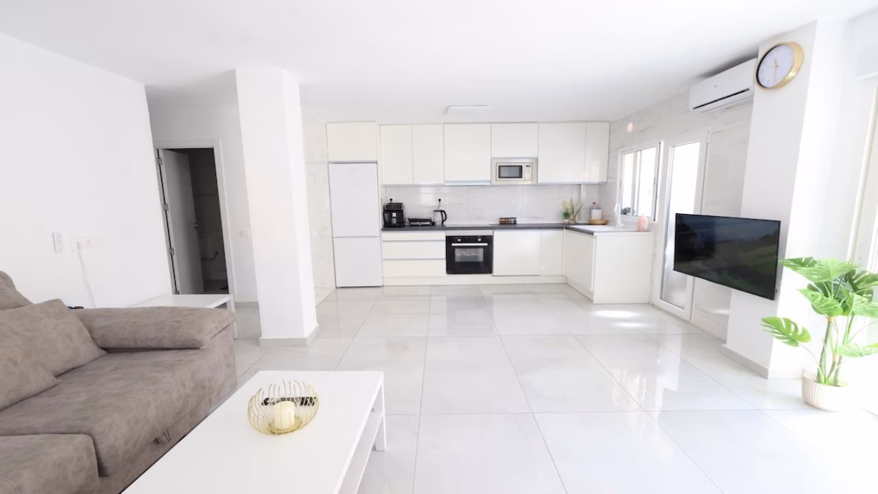 WIH2994_3 Bedrooms Renovated Apartment on 3rd Floor with Lift Access and Sea views Terrace, 100m to the Beach_TORREVIEJA | White Villas in Spain WhiteVillasInSpain08 3