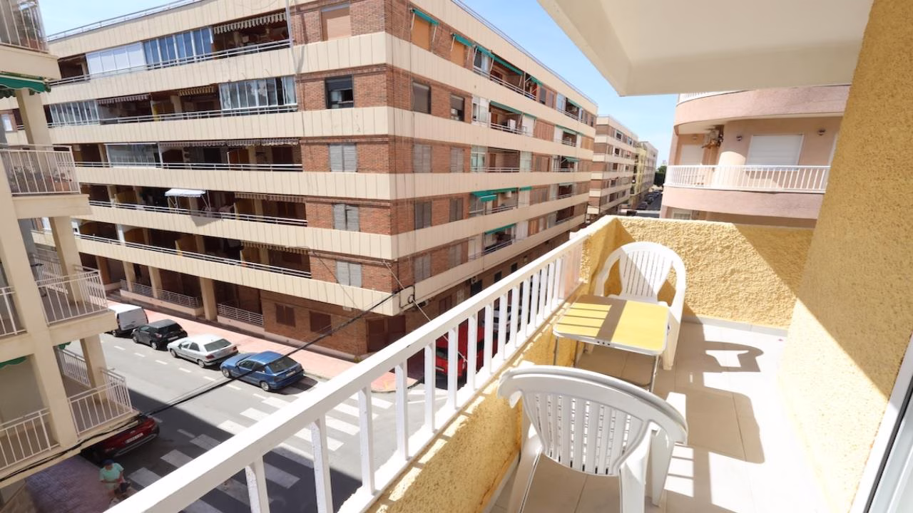 WIH2994_3 Bedrooms Renovated Apartment on 3rd Floor with Lift Access and Sea views Terrace, 100m to the Beach_TORREVIEJA | White Villas in Spain WhiteVillasInSpain09 4