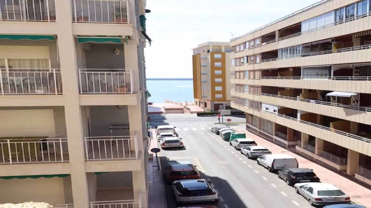 WIH2994_3 Bedrooms Renovated Apartment on 3rd Floor with Lift Access and Sea views Terrace, 100m to the Beach_TORREVIEJA | White Villas in Spain WhiteVillasInSpain10 3