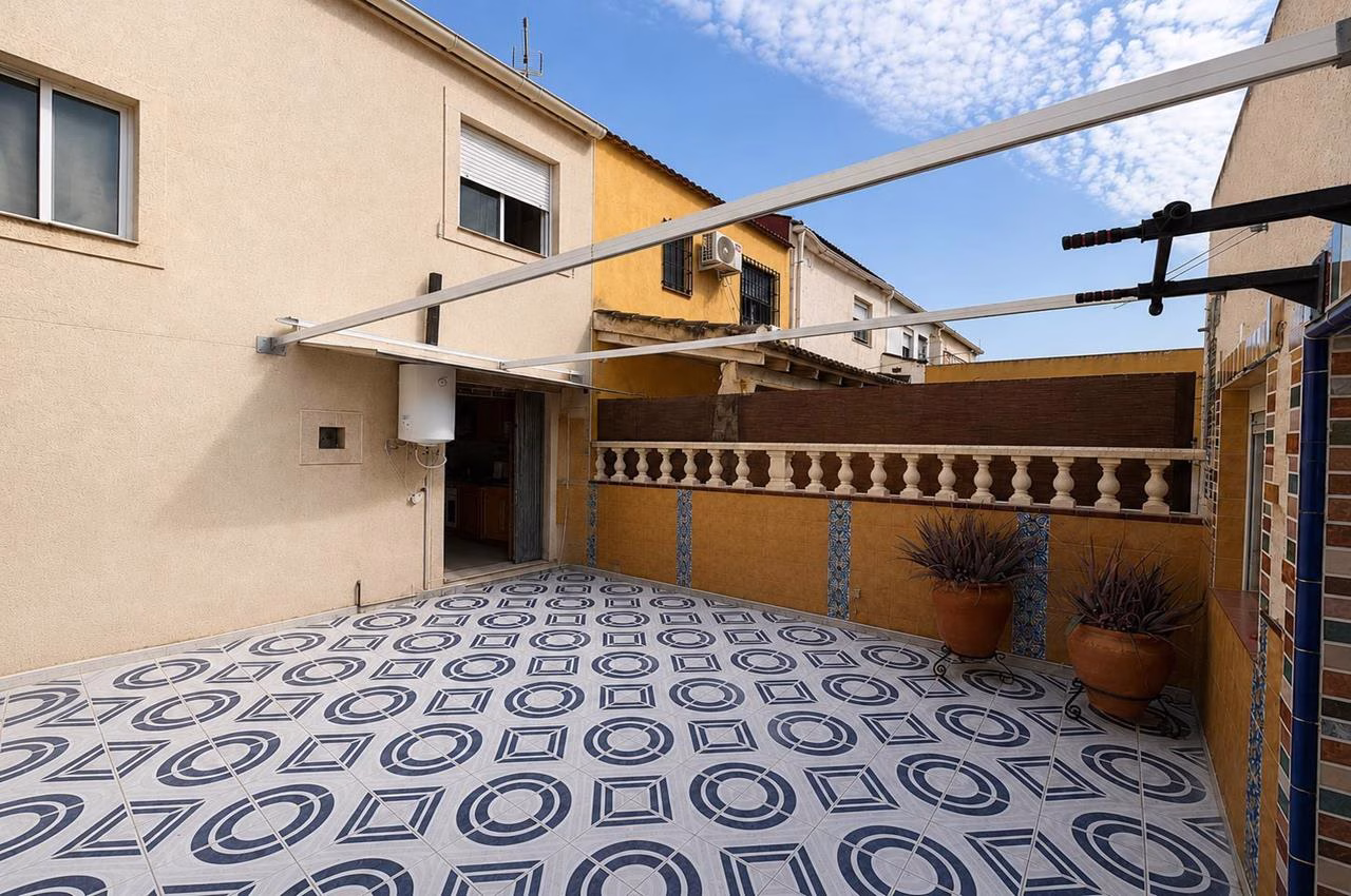 WTi3218_3 Bedrooms Reformed Town-House with Front Terrace and Courtyard_LOS BALCONES_TORREVIEJA | White Villas in Spain WhiteVillasInSpain11 17