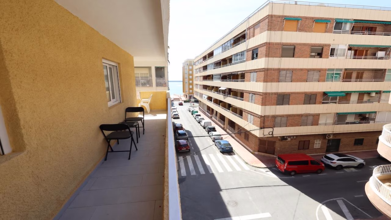 WIH2994_3 Bedrooms Renovated Apartment on 3rd Floor with Lift Access and Sea views Terrace, 100m to the Beach_TORREVIEJA | White Villas in Spain WhiteVillasInSpain11 2