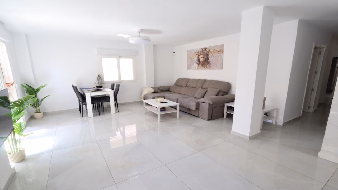 WIH2994_3 Bedrooms Renovated Apartment on 3rd Floor with Lift Access and Sea views Terrace, 100m to the Beach_TORREVIEJA | White Villas in Spain WhiteVillasInSpain12 1