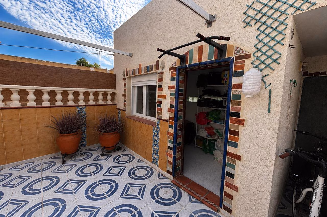 WTi3218_3 Bedrooms Reformed Town-House with Front Terrace and Courtyard_LOS BALCONES_TORREVIEJA | White Villas in Spain WhiteVillasInSpain12 16