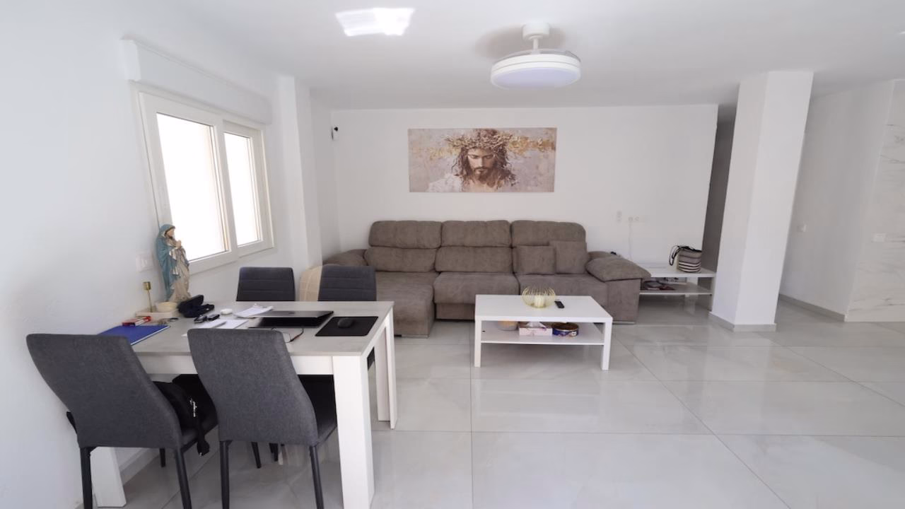 WIH2994_3 Bedrooms Renovated Apartment on 3rd Floor with Lift Access and Sea views Terrace, 100m to the Beach_TORREVIEJA | White Villas in Spain WhiteVillasInSpain13 1