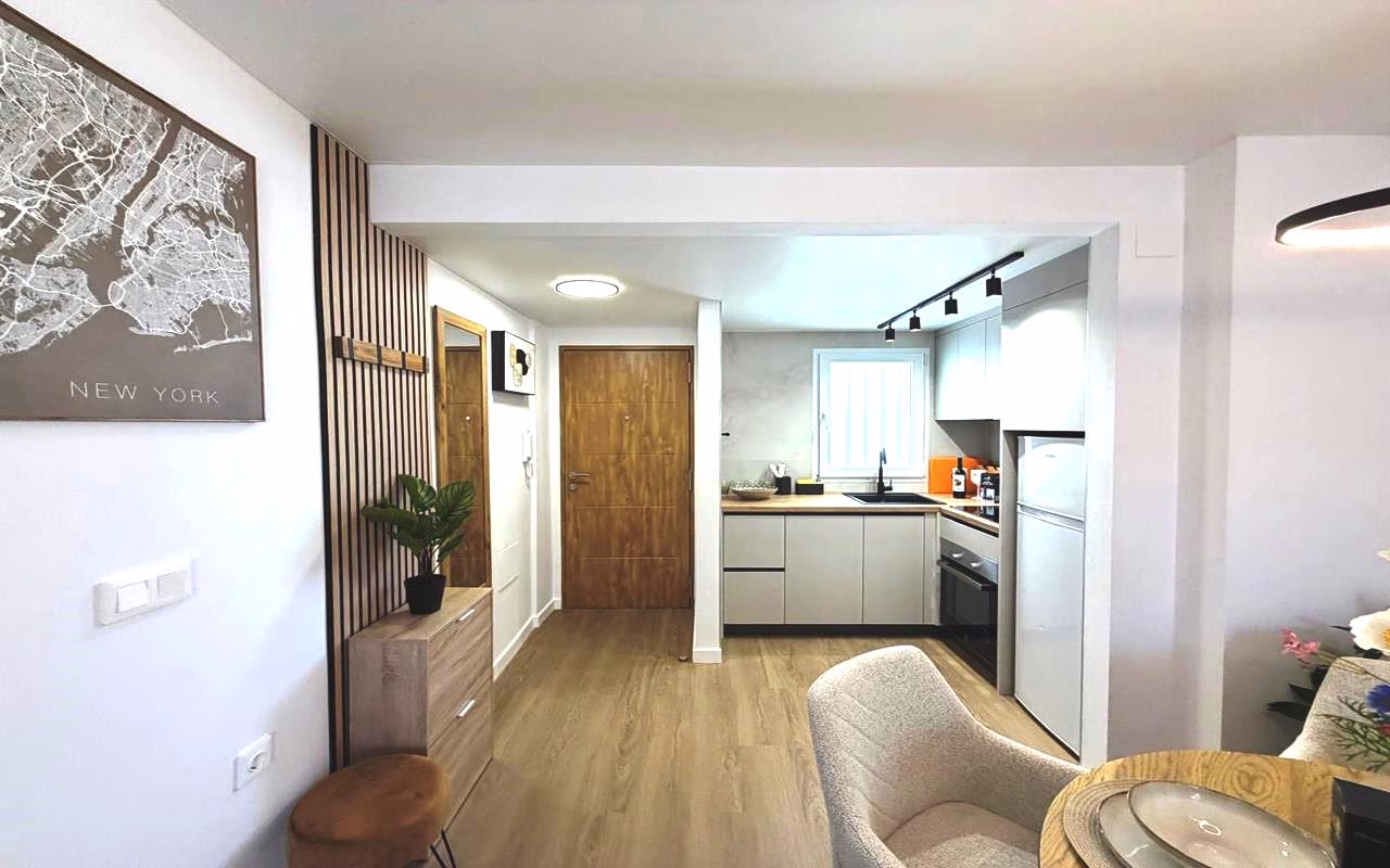 WV2605_2 Bedrooms Renovated Apartment on 1st Floor with comm. Pool, Lift Access and Terrace_TORREVIEJA | White Villas in Spain WhiteVillasInSpain15 20