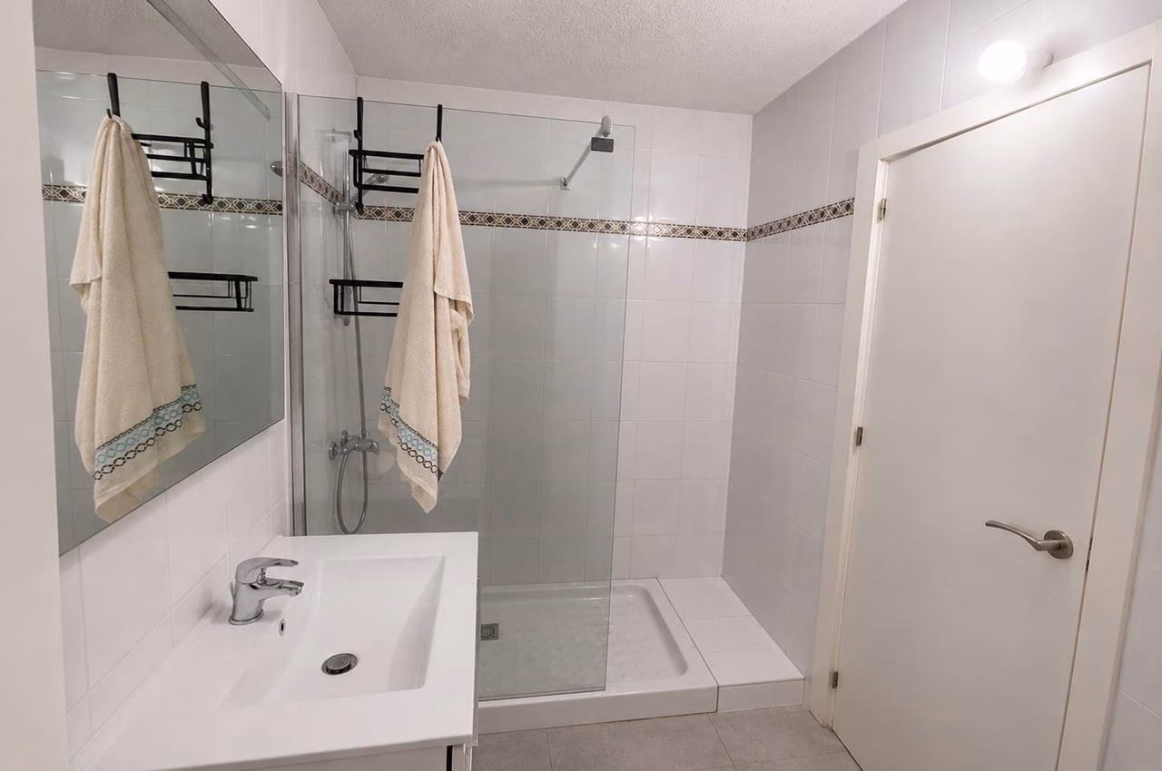 WTi3218_3 Bedrooms Reformed Town-House with Front Terrace and Courtyard_LOS BALCONES_TORREVIEJA | White Villas in Spain WhiteVillasInSpain19 12