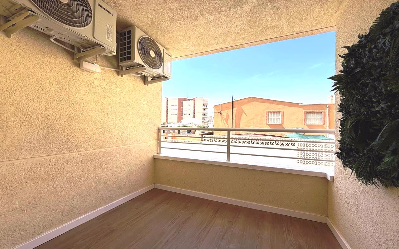 WV2605_2 Bedrooms Renovated Apartment on 1st Floor with comm. Pool, Lift Access and Terrace_TORREVIEJA | White Villas in Spain WhiteVillasInSpain21 15