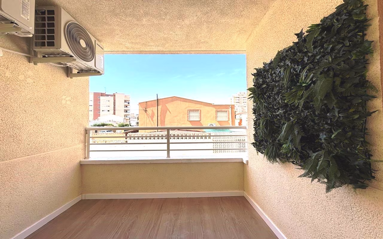 WV2605_2 Bedrooms Renovated Apartment on 1st Floor with comm. Pool, Lift Access and Terrace_TORREVIEJA | White Villas in Spain WhiteVillasInSpain22 14