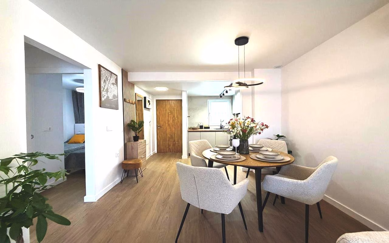WV2605_2 Bedrooms Renovated Apartment on 1st Floor with comm. Pool, Lift Access and Terrace_TORREVIEJA | White Villas in Spain WhiteVillasInSpain28 12