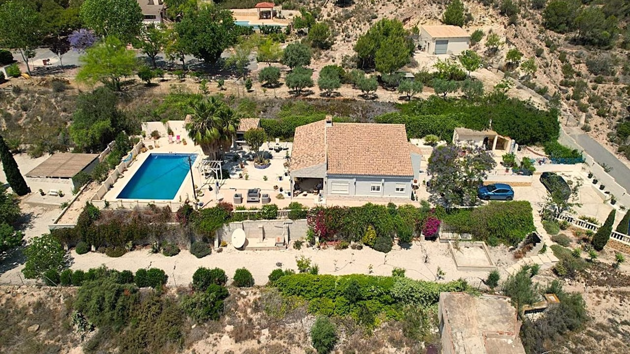 Ref: WAC0581 — ASPE – 4 Bedrooms Country Villa with Pool, Bar, BBQ, Glazed-in Lounge/Terrace and Off-Road Parking. | White Villas in Spain WAC0581