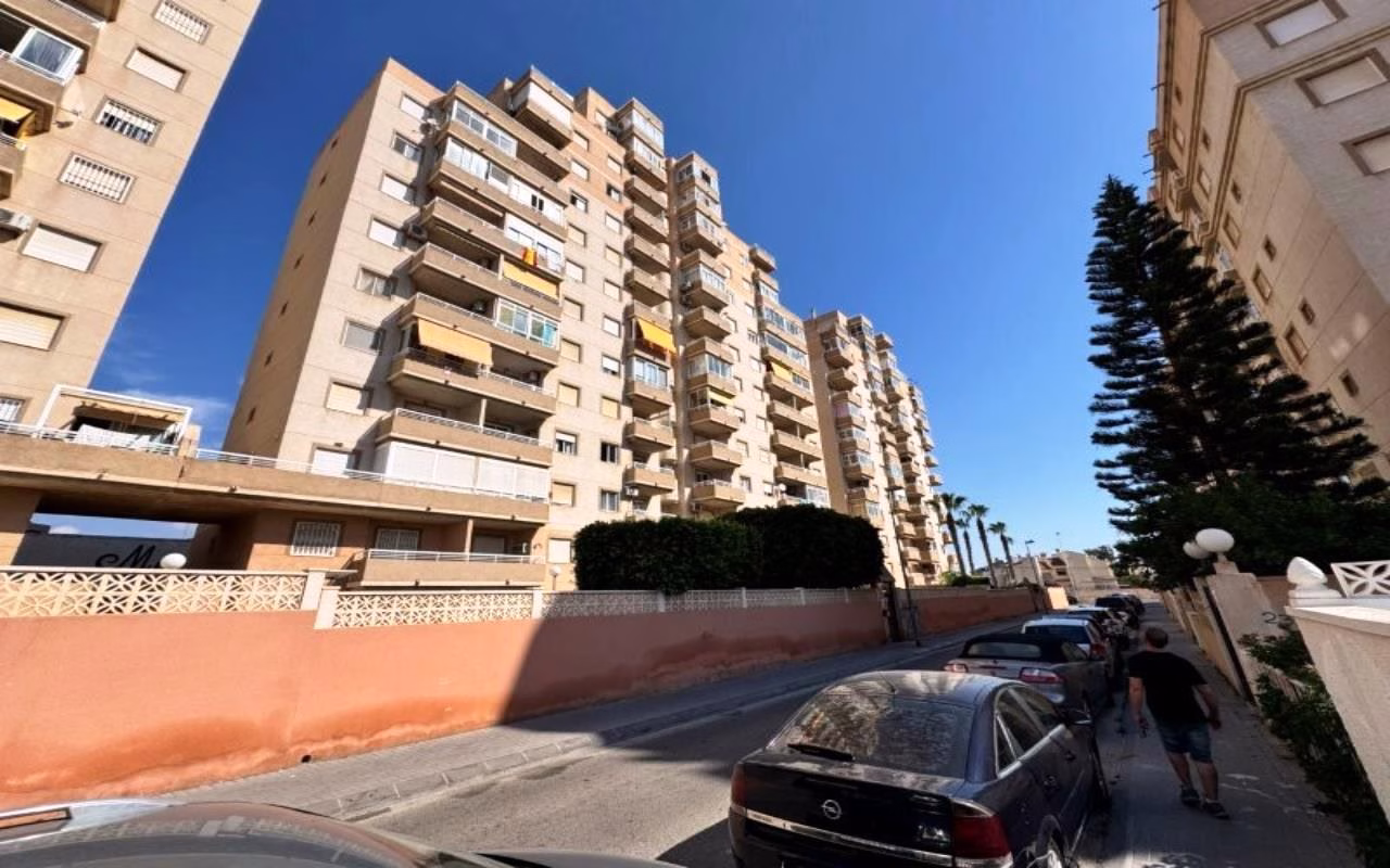 Ref: WSM1264 — TORREVIEJA – 2 Bedrooms Apartment on 8th Floor with Sea Views, Lift Access, 2 comm. Pools, Childrens playground and Parking | White Villas in Spain WhiteVillasInSpain01 27