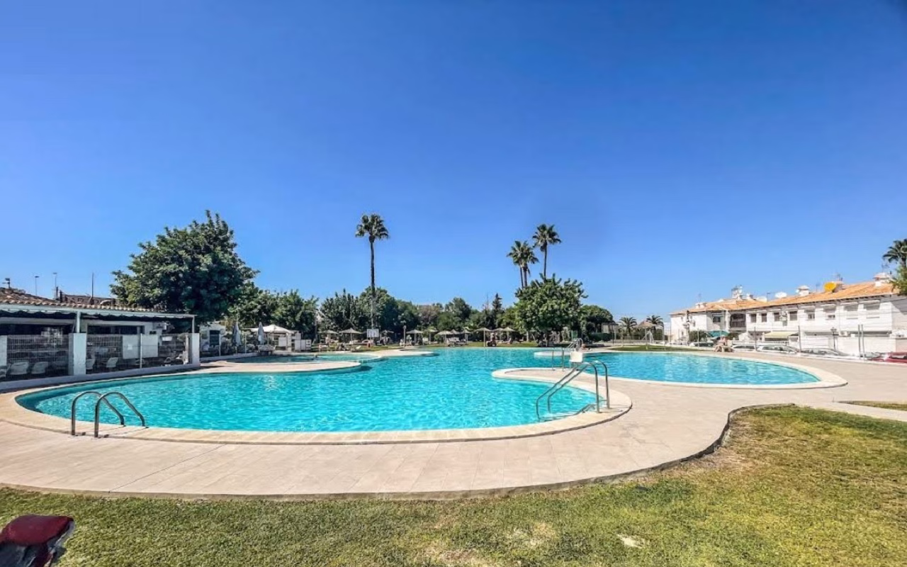 Ref: WIH3020 — LOS BALCONES – 1 Bedroom fully renovated, furnished and equipped Bungalow with comm. Pool, Front Terrace, Tennis and Pool Bar_TORREVIEJA | White Villas in Spain WhiteVillasInSpain01 33