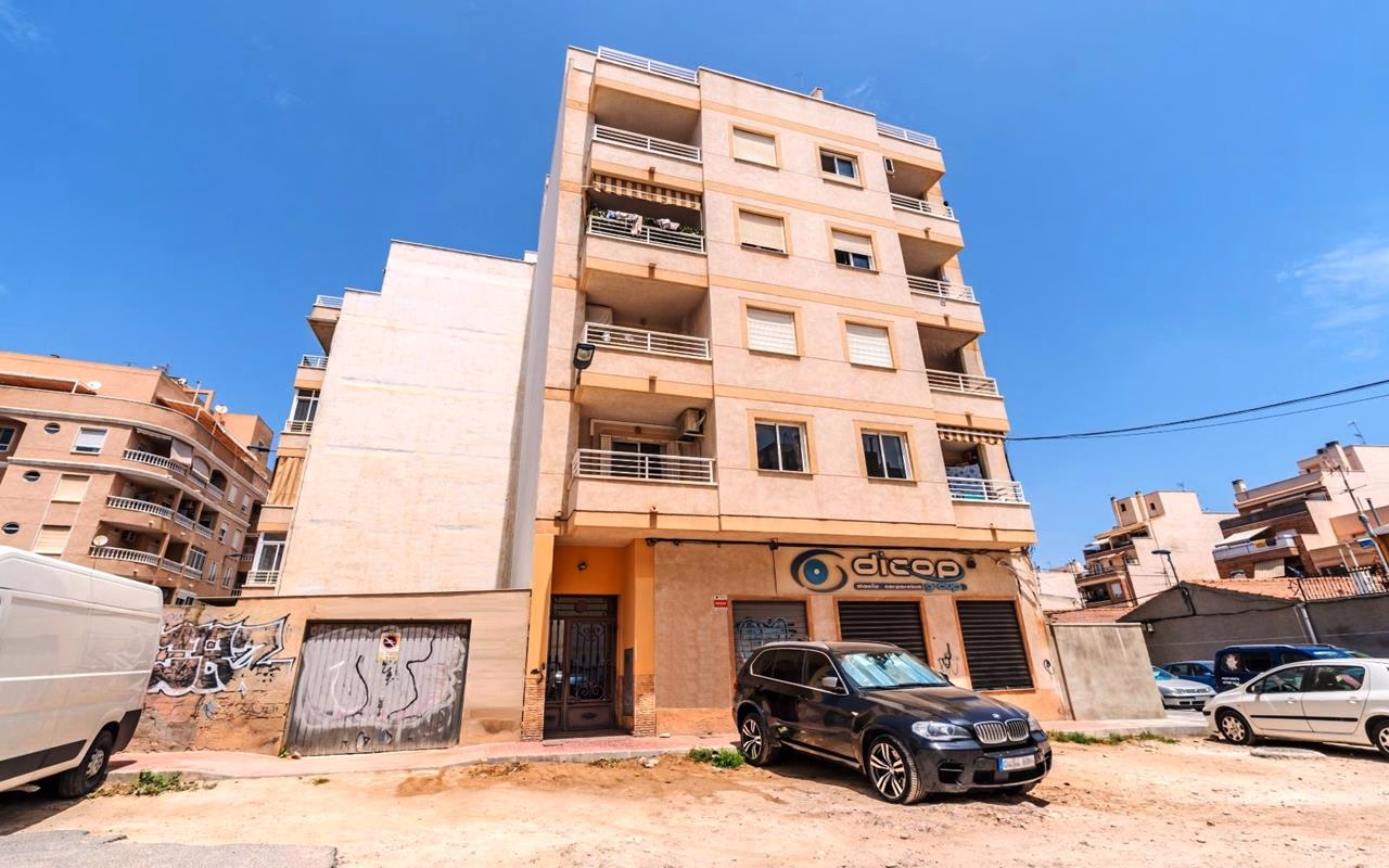 Ref: WV2611 — TORREVIEJA – 2 Bedrooms Town centre Apartment on 1st Floor with Lift Access, 1Km to the Beach | White Villas in Spain WhiteVillasInSpain01 39