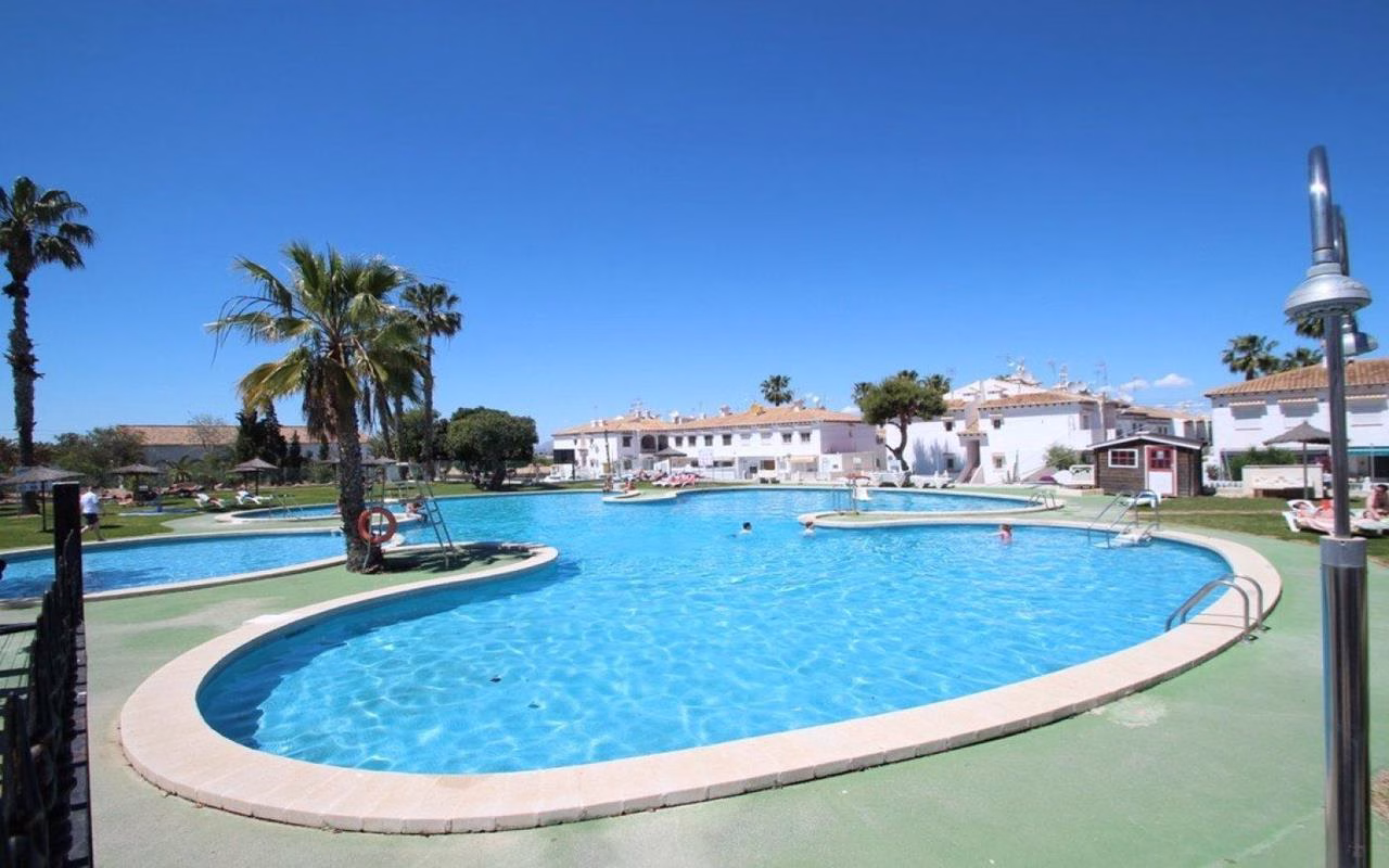 Ref: WIH3020 — LOS BALCONES – 1 Bedroom fully renovated, furnished and equipped Bungalow with comm. Pool, Front Terrace, Tennis and Pool Bar_TORREVIEJA | White Villas in Spain WhiteVillasInSpain02 33