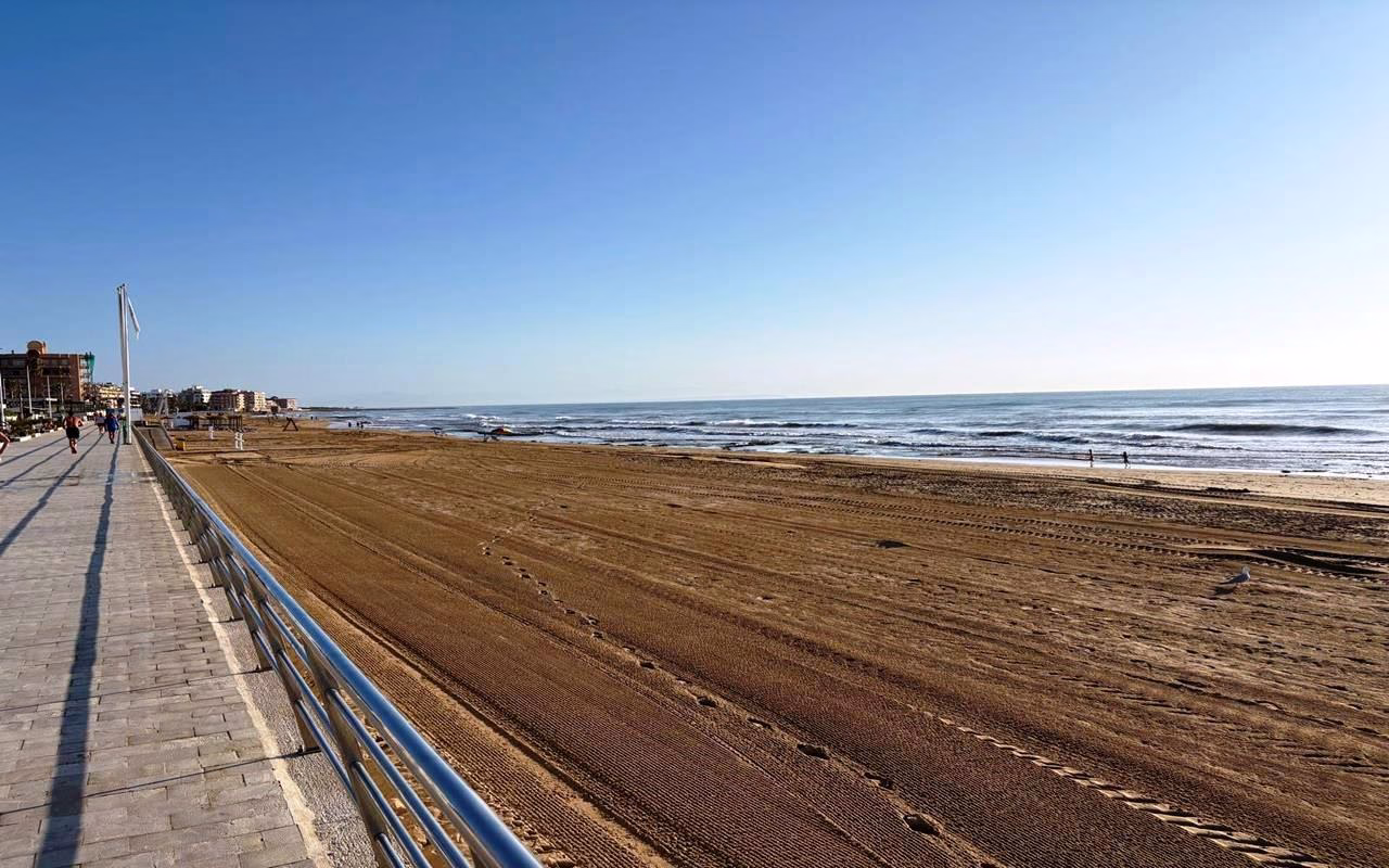 WS5411_2 Bedrooms Apartment on 4th Floor with Lift Access, Parking, Glazed-in Terrace and Solarium, 250m to the Beach_LA MATA_TORREVIEJA | White Villas in Spain WhiteVillasInSpain02 4