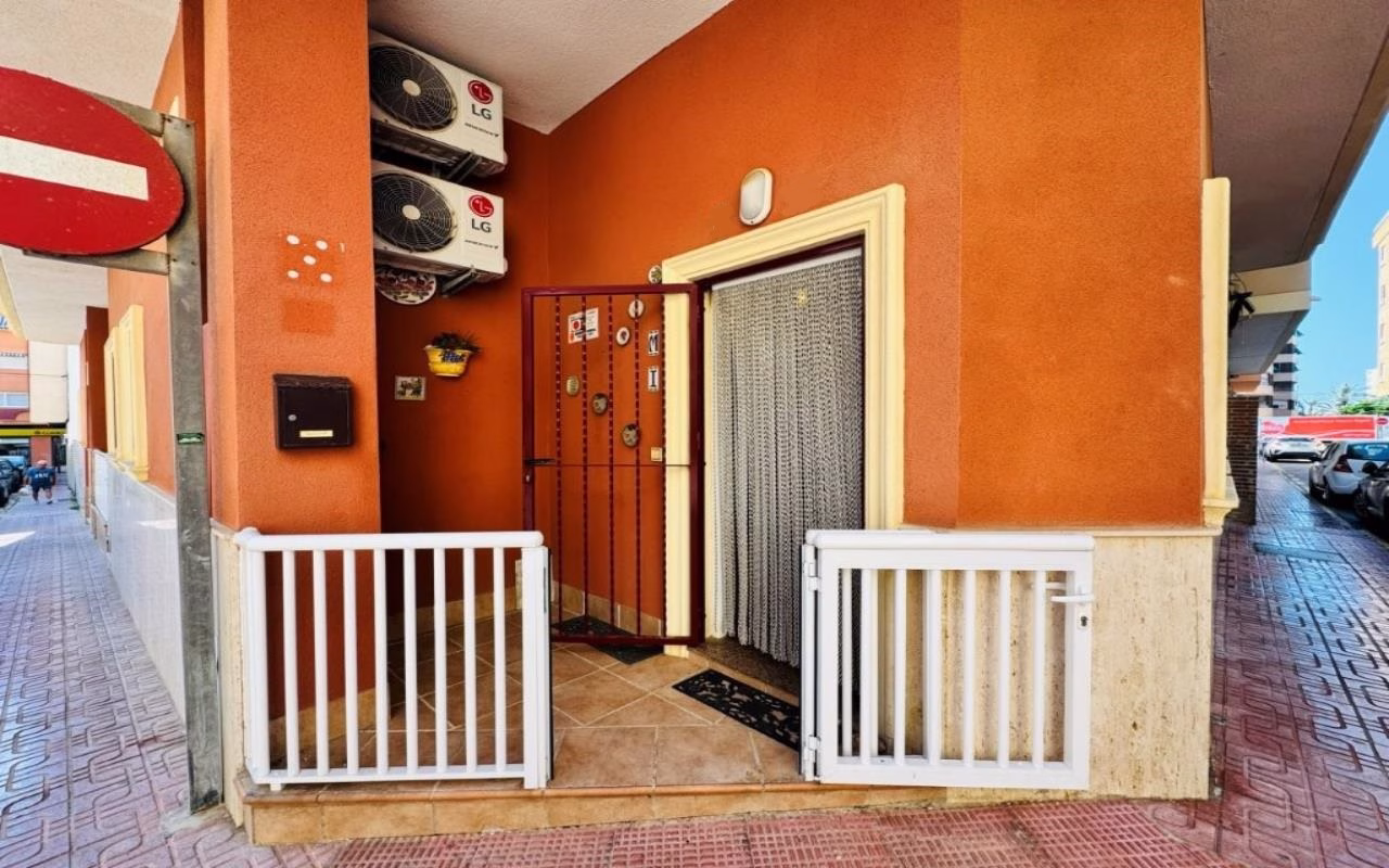 Ref: WSM1266 — LA MATA – 2 Bedrooms Town Centre Apartment on Ground Floor, 200m to the Beach_TORREVIEJA | White Villas in Spain WhiteVillasInSpain03 34