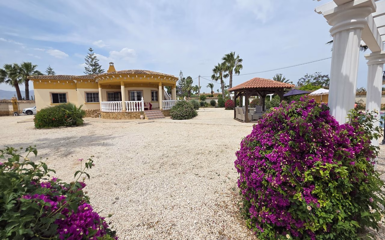WVV5370_4 Bedrooms Country Villa with Pool, Carport, BBQ, 2 Chill-out Pergolas, Storage shed and Solarium_CATRAL | White Villas in Spain WhiteVillasInSpain04 12